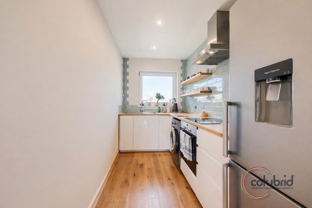 Additional image 8 of 1 bed flat for saleHilton Road, Canvey Island SS8