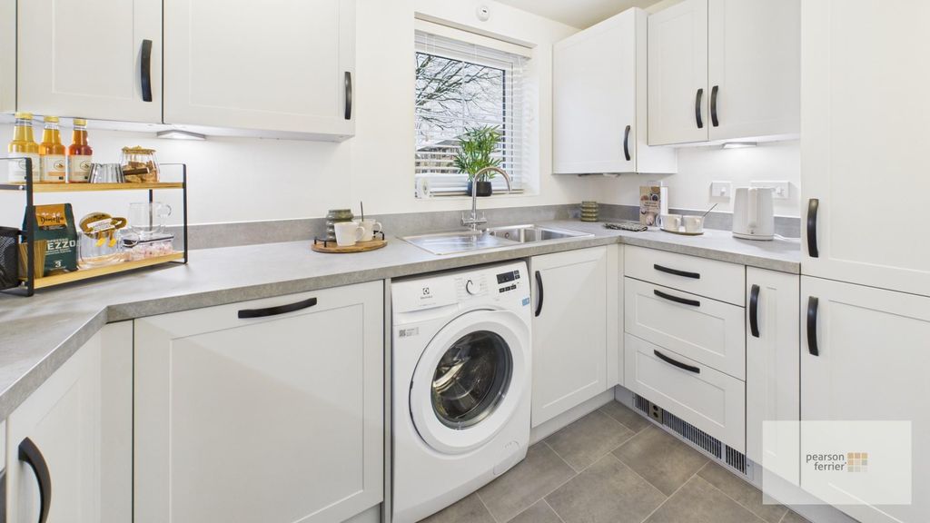 2 bed flat for saleWalmersley Old Road, Walmersley, Bury BL9 photo 5