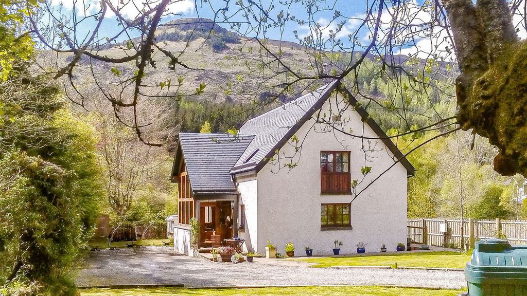 4 bed detached house for saleGlenvarloch, Strathyre FK18