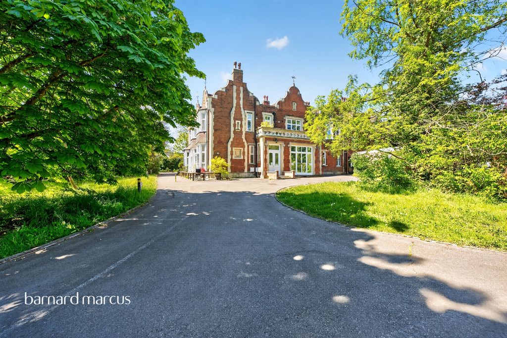 Additional image 11 of 2 bed flat for saleHoneywood Walk, Carshalton SM5