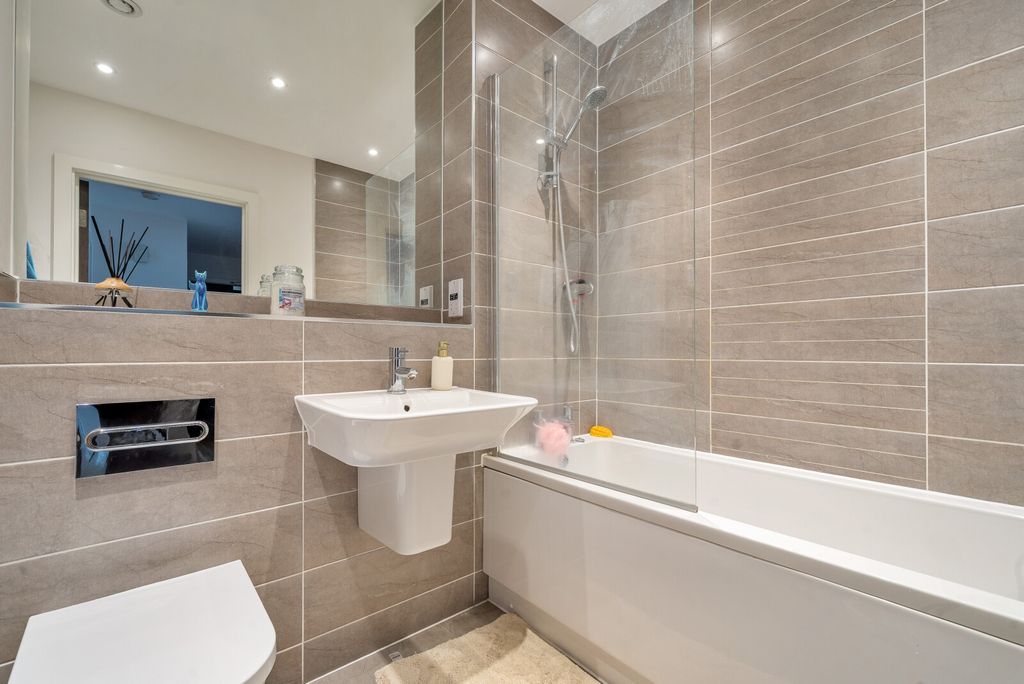 Additional image 6 of 2 bed flat for saleKennett Lane, Chertsey KT16