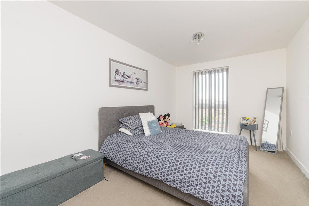 2 bed flat for saleStarboard Crescent, Chatham, Kent ME4 photo 5