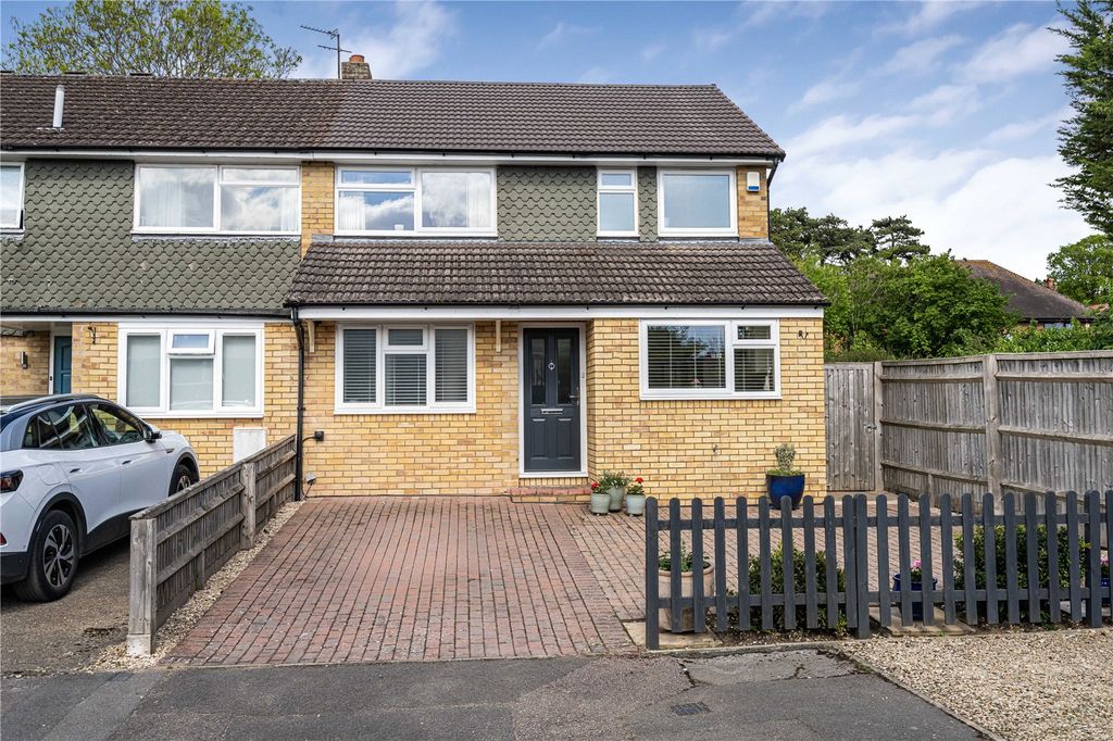 3 bed semi-detached house for saleHillwerke, Chinnor, Oxfordshire OX39