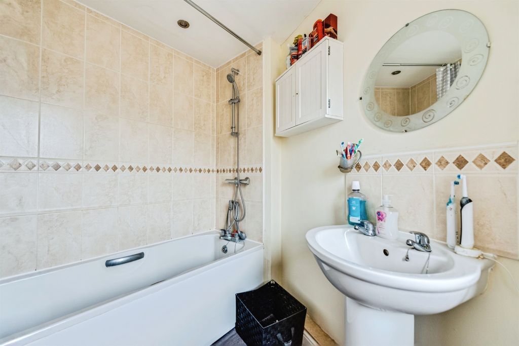 Additional image 13 of 5 bed terraced house for saleElmhurst Way, Carterton OX18