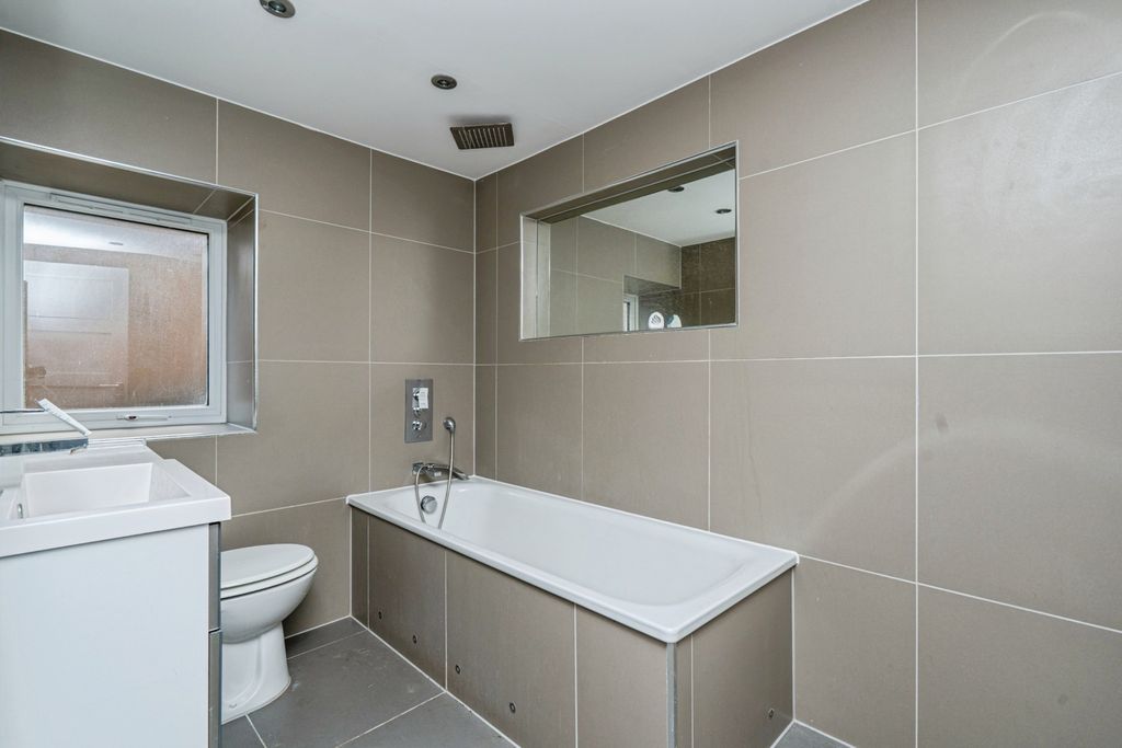 Additional image 12 of 3 bed flat for saleLondon Street, Chertsey, Surrey KT16