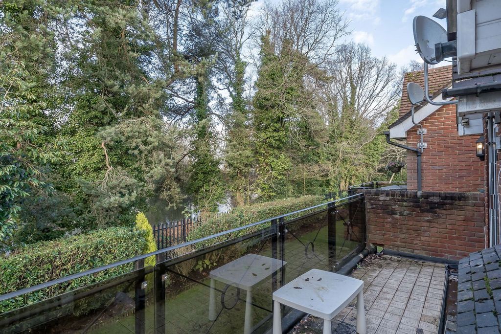 Additional image 21 of 3 bed flat for saleHeathbourne Road, Bushey WD23