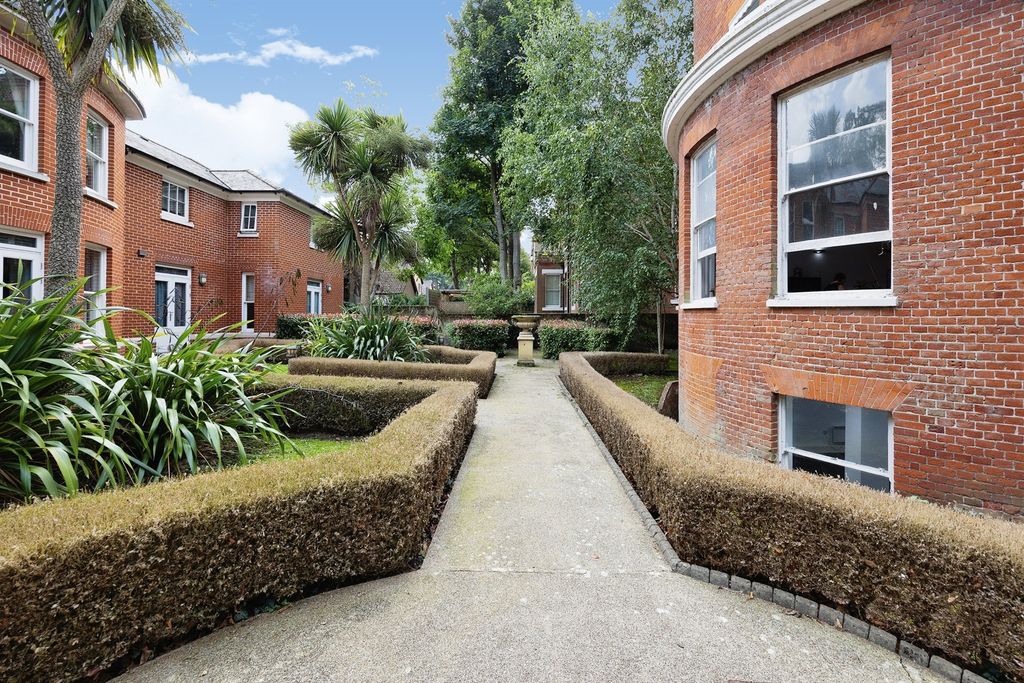 Additional image 6 of 2 bed flat for saleNew Dover Road, Canterbury CT1