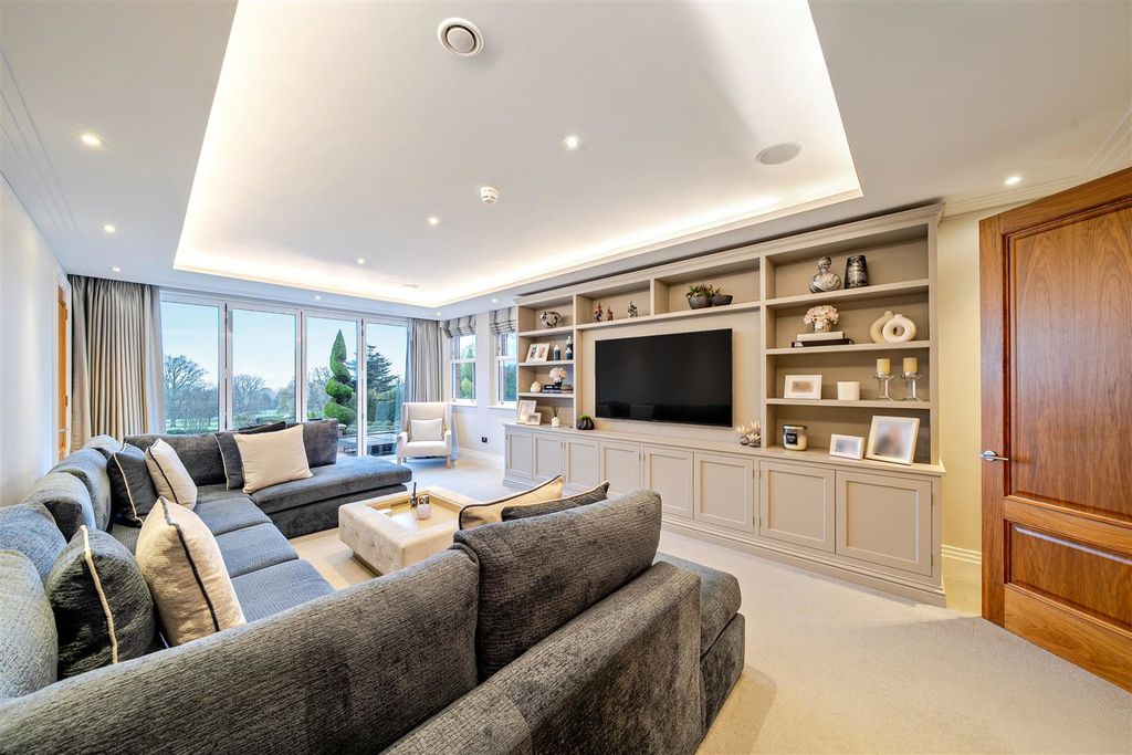 Additional image 8 of 5 bed detached house for saleProwse Avenue, Bushey Heath, Bushey WD23
