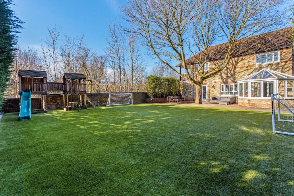 Additional image 12 of 5 bed detached house for saleGowrie Place, Caterham CR3