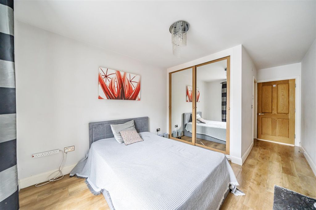 Additional image 5 of 2 bed flat for saleNicole Lodge, 2 Carshalton Park Road, Carshalton SM5