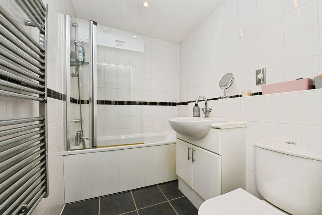 Additional image 11 of 2 bed flat for saleVictoria Court, New Street, Chelmsford, Essex CM1