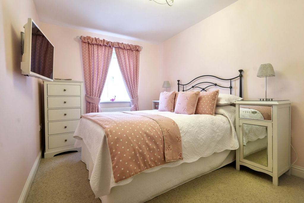 Additional image 9 of 4 bed semi-detached house for sale12 Cherry Tree Way, Carterton OX18