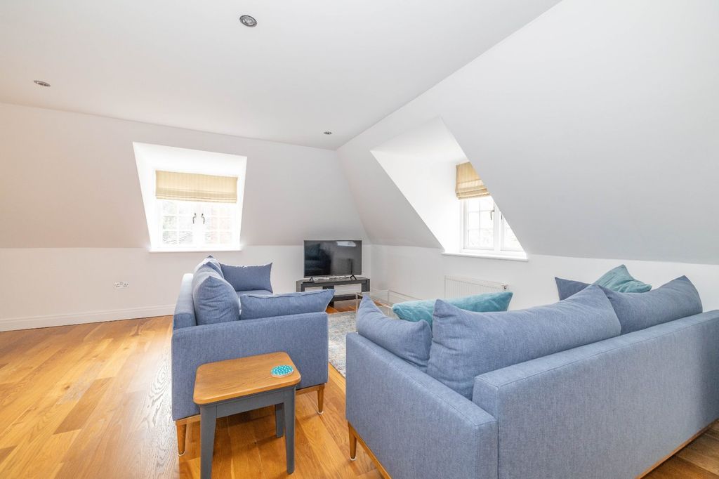 Additional image 4 of 2 bed flat for sale38 New Dover Road, Canterbury CT1