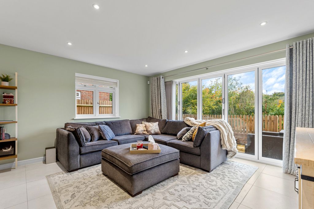 Additional image 12 of 3 bed semi-detached house for saleThe Crescent, Caterham CR3