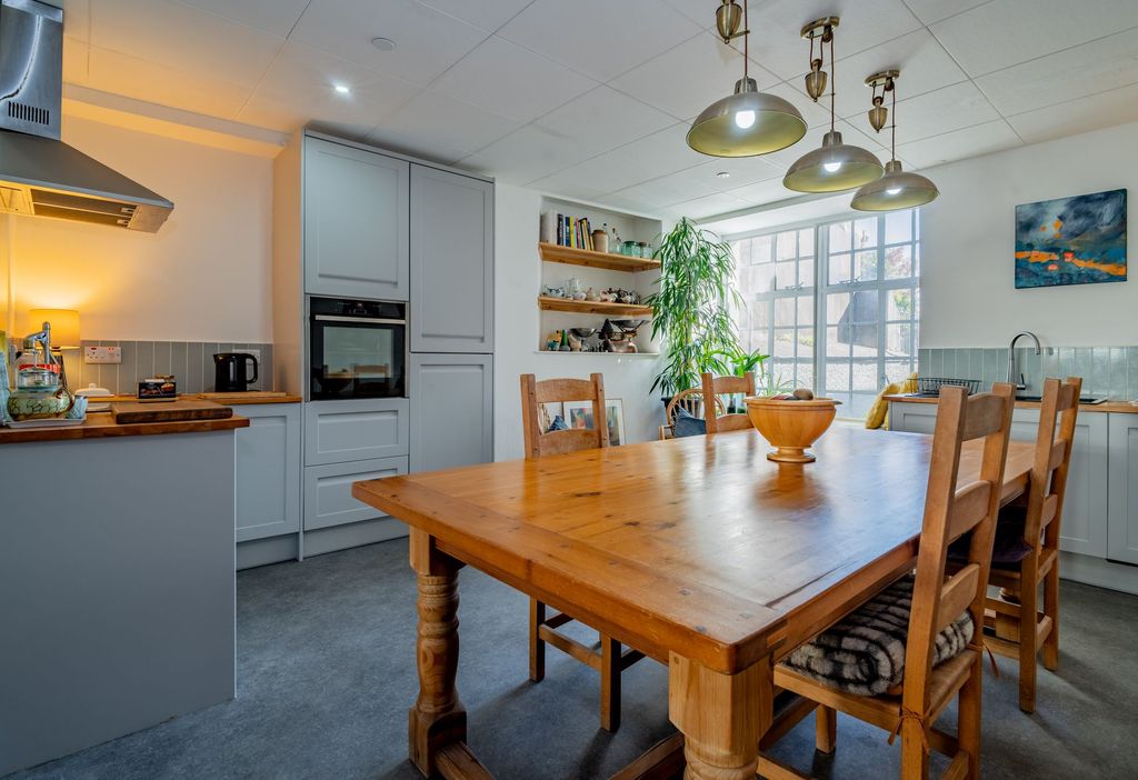 Additional image 6 of 7 bed property for saleEagle Star House, 9 Quay Street, Carmarthen SA31