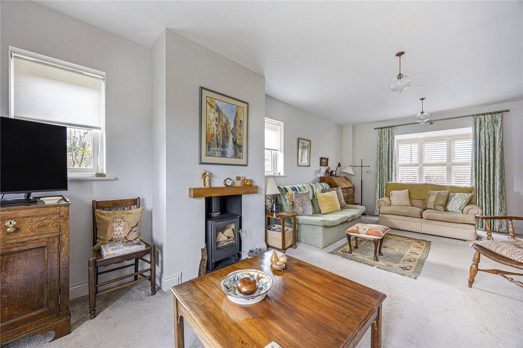 4 bed detached house for saleCotswold Edge, Mickleton, Gloucestershire GL55 photo 5