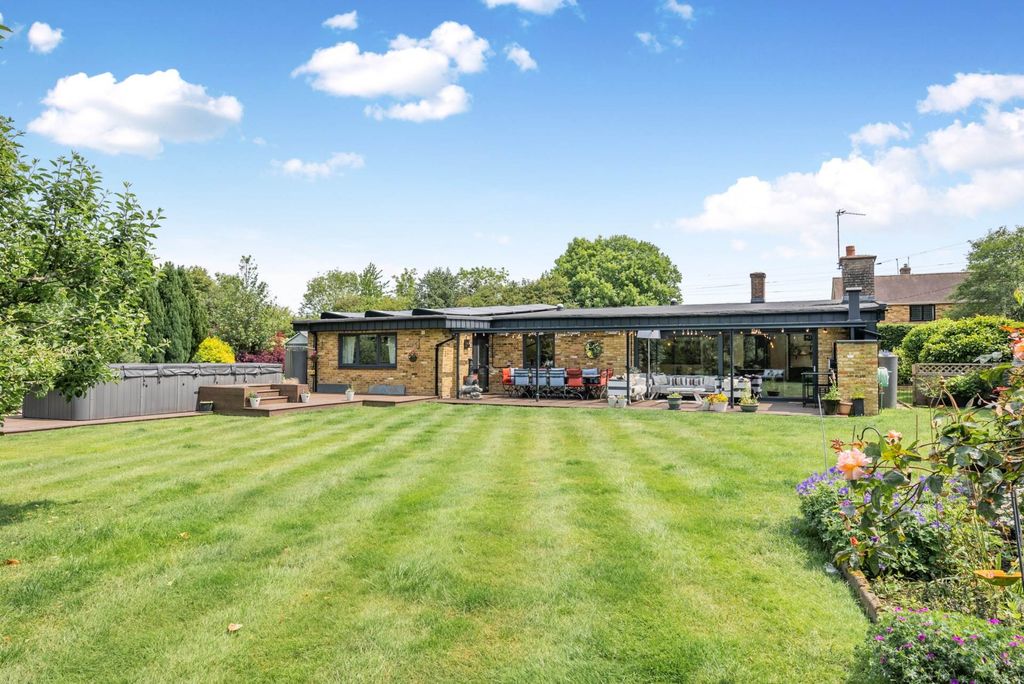4 bed detached house for saleDolphins, Lycrome Road HP5