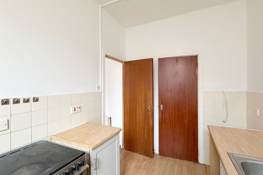 Additional image 10 of 2 bed flat for saleHigh Street, Kirkcaldy, Kirkcaldy KY1