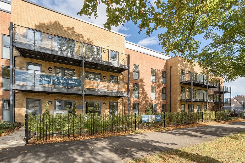 1 bed flat for salePalmers Fields Avenue, Chichester PO19