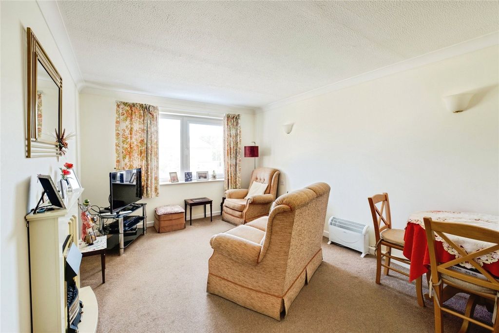 Additional image 3 of 2 bed flat for saleHomestour House, Christchurch BH23