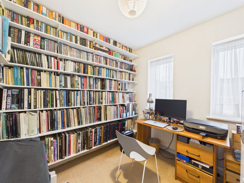 Additional image 7 of 3 bed flat for saleAvenue House, Park Road, Chesham, Buckinghamshire HP5