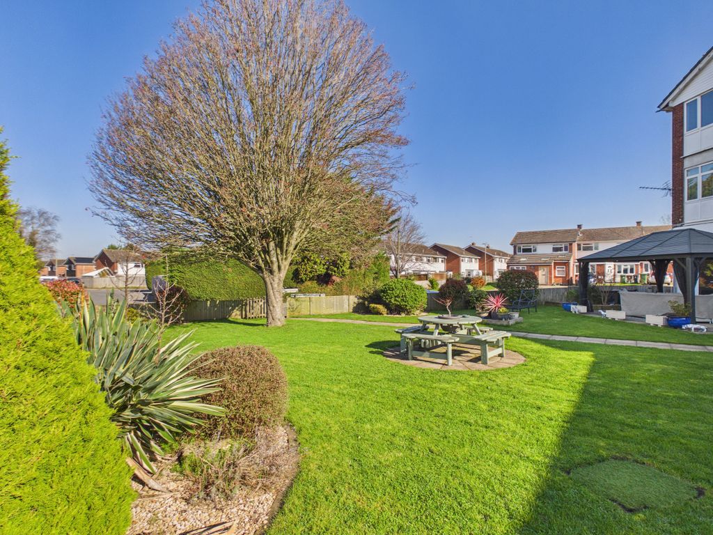 2 bed flat for saleGlynswood House, Greenwood Meadow, Chinnor, Oxfordshire OX39