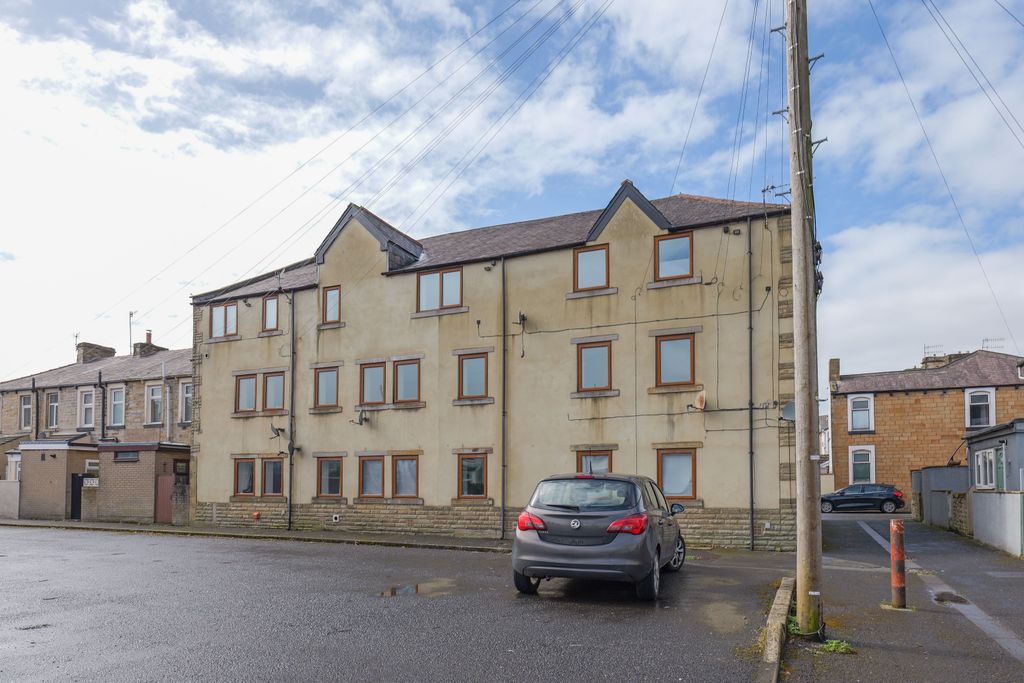 2 bed flat for saleAllendale Street, Burnley BB12