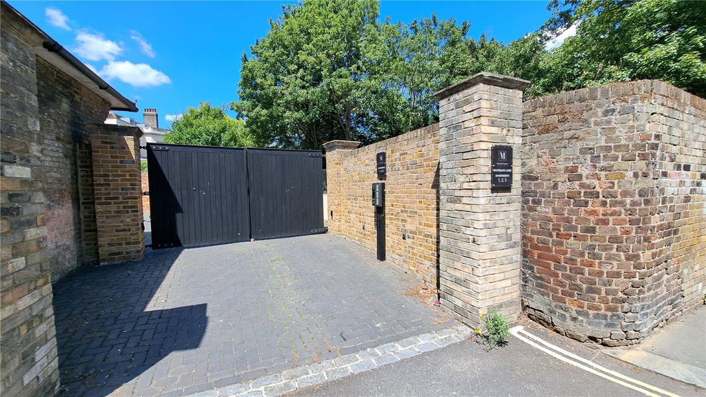 Additional image 8 of 2 bed flat for saleHigh Street, Chelmsford, Essex CM1