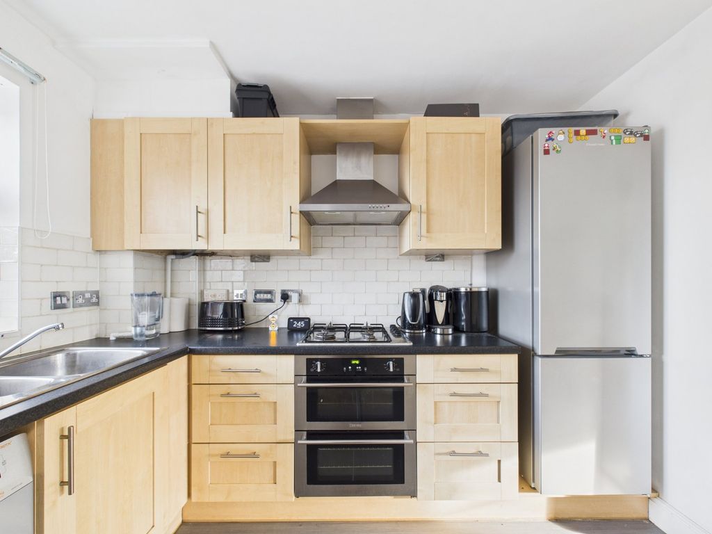 Additional image 12 of 2 bed flat for saleHawkes Court, Chesham, Buckinghamshire HP5