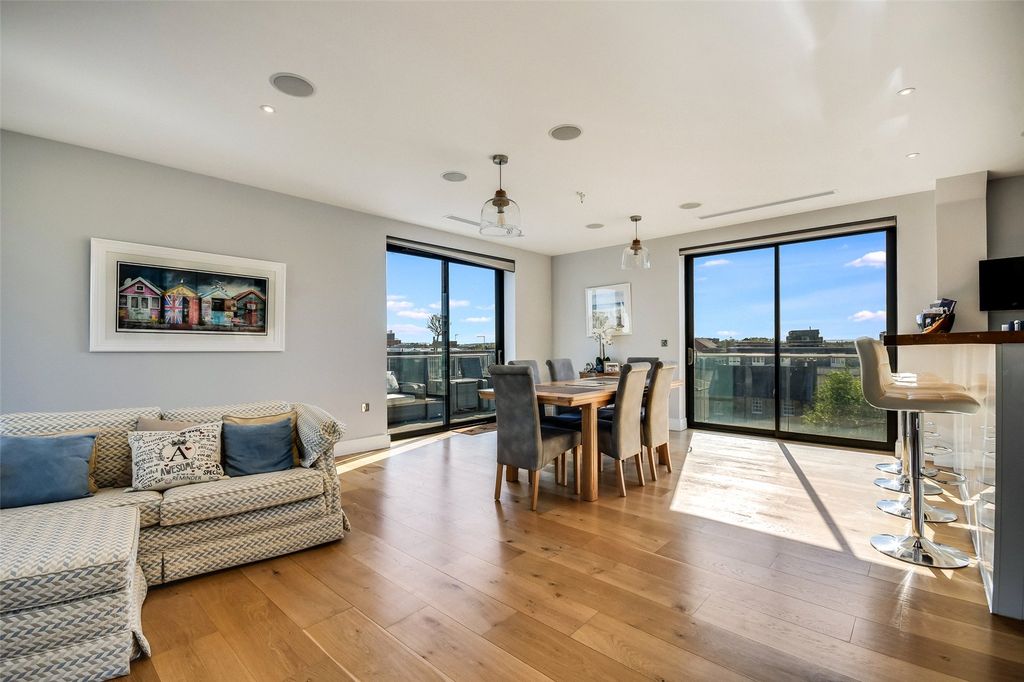 Additional image 3 of 3 bed flat for saleNew London Road, Chelmsford, Essex CM2