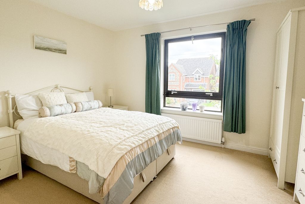Additional image 6 of 3 bed flat for saleCroft Road, Thame OX9