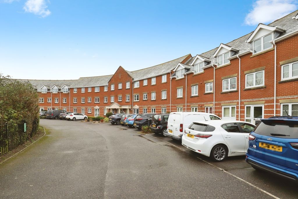 2 bed flat for saleRegency Crescent, Christchurch, Dorset BH23