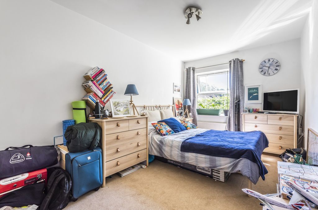 Additional image 5 of 2 bed flat for saleLondon Road, Camberley, Surrey GU15