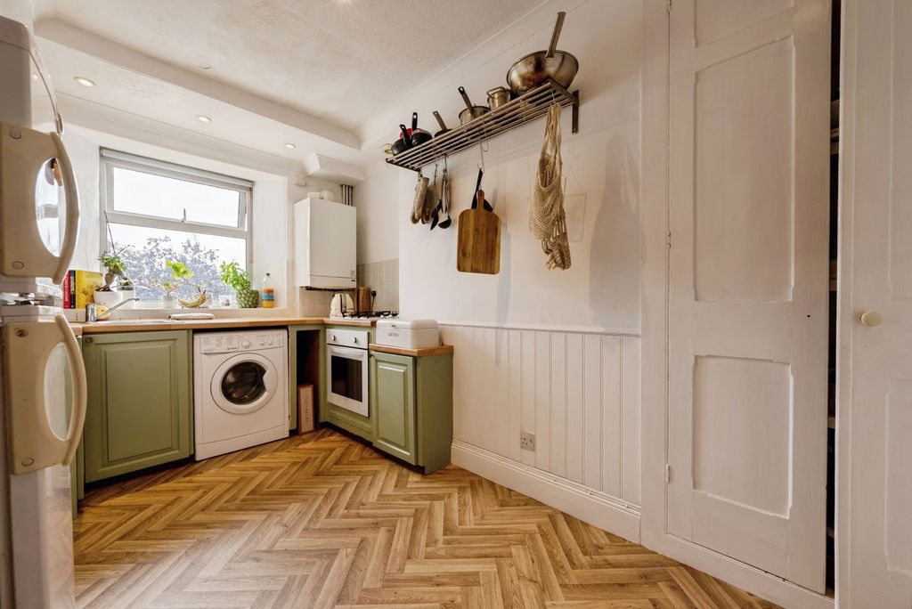 Additional image 6 of 2 bed flat for saleFernleigh Road, Wadebridge, Cornwall PL27