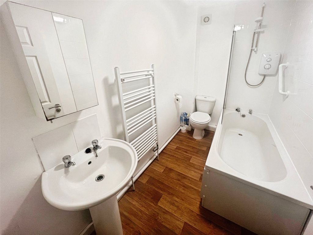 Additional image 9 of 2 bed flat for saleNorth Parade, Camborne, Cornwall TR14