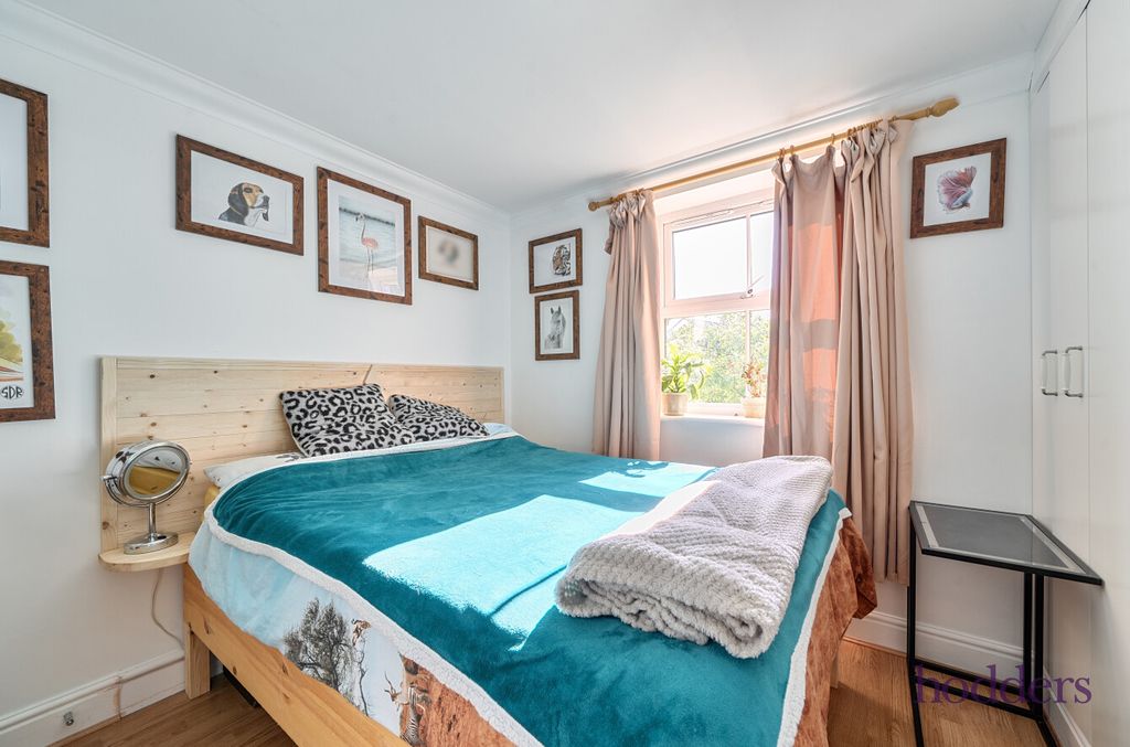 Additional image 6 of 2 bed flat for saleWindsor Street, Chertsey, Surrey KT16