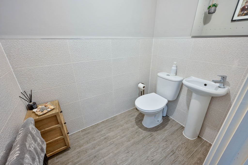 Additional image 4 of 5 bed detached house for saleKing Road, Burton-On-Trent DE13