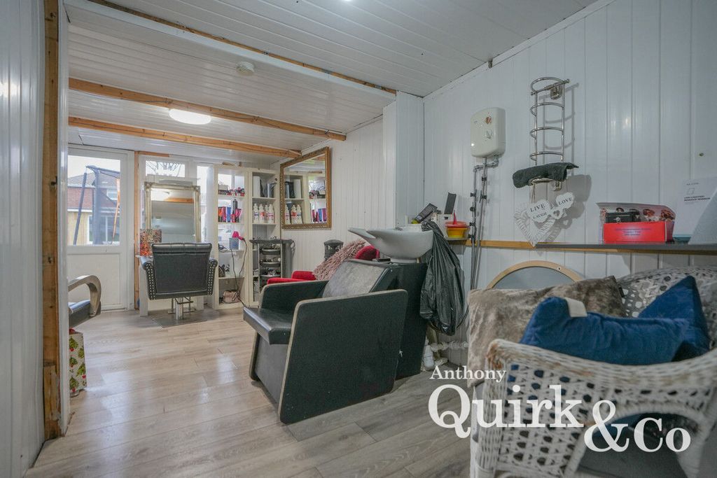 Additional image 17 of 4 bed detached bungalow for saleThe Parkway, Canvey Island SS8