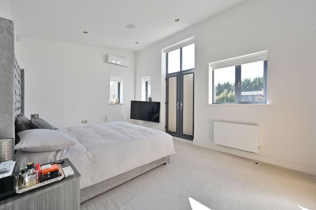 Additional image 32 of 5 bed detached house for saleThe Harlequins, Sandy Lane, Bushey WD23