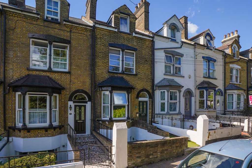 6 bed terraced house for saleAlbany Terrace, Chatham ME4