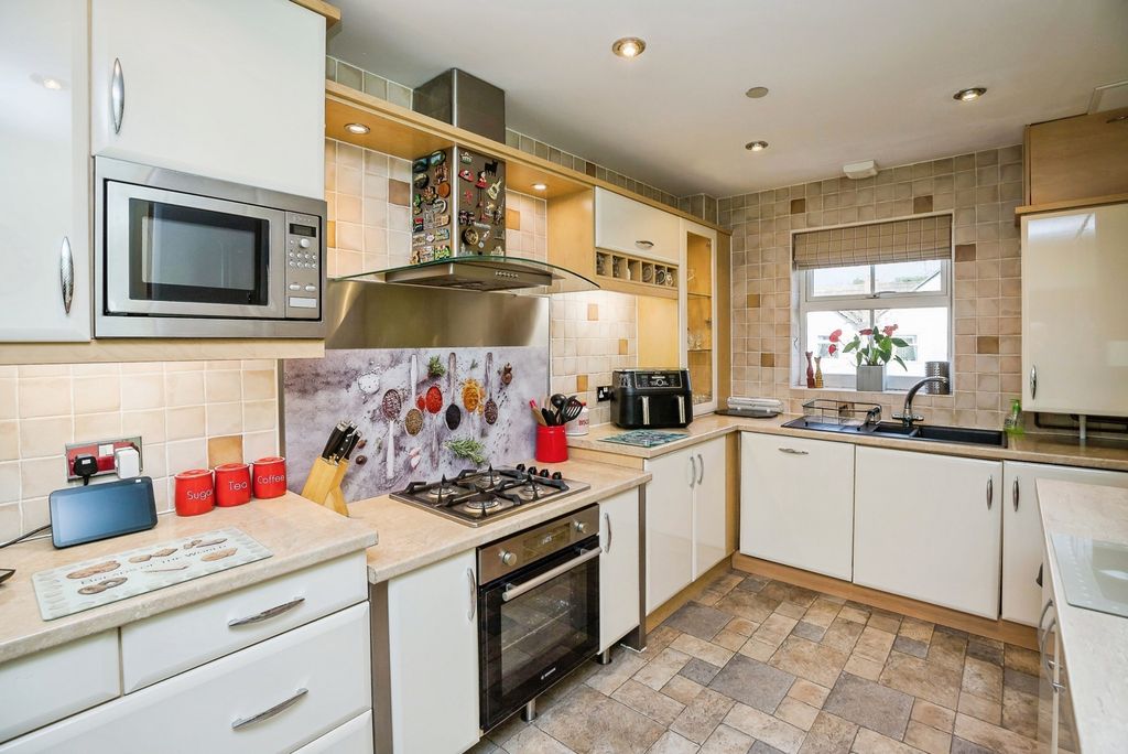Additional image 8 of 3 bed flat for saleHoole Road, Chester, Cheshire CH2