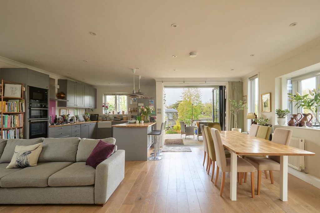 Additional image 3 of 2 bed detached house for saleLaleham Reach, Chertsey KT16
