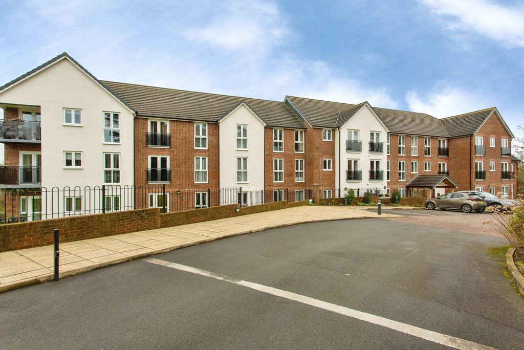 1 bed flat for salePreston Road, Clayton-Le-Woods, Chorley, Lancashire PR6