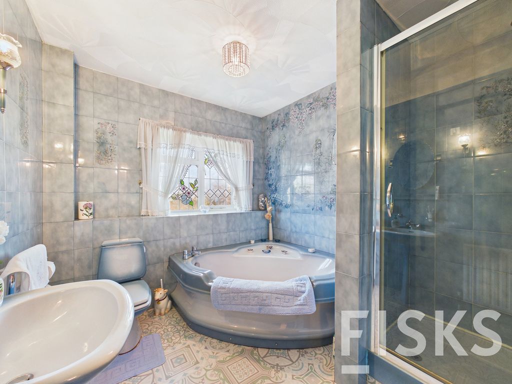 Additional image 19 of 4 bed detached house for saleLeigh Road, Canvey Island SS8