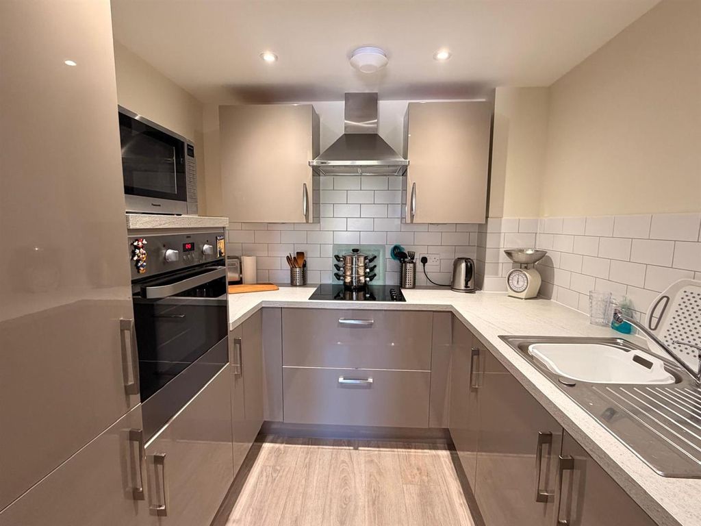 Additional image 3 of 2 bed flat for saleSt Andrew's Lodge, The Causeway, Chippenham SN15