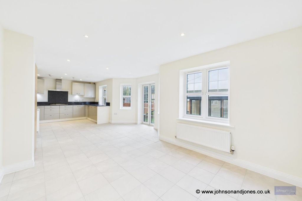 Additional image 3 of 4 bed detached house for saleKingfisher Close, Chertsey KT16