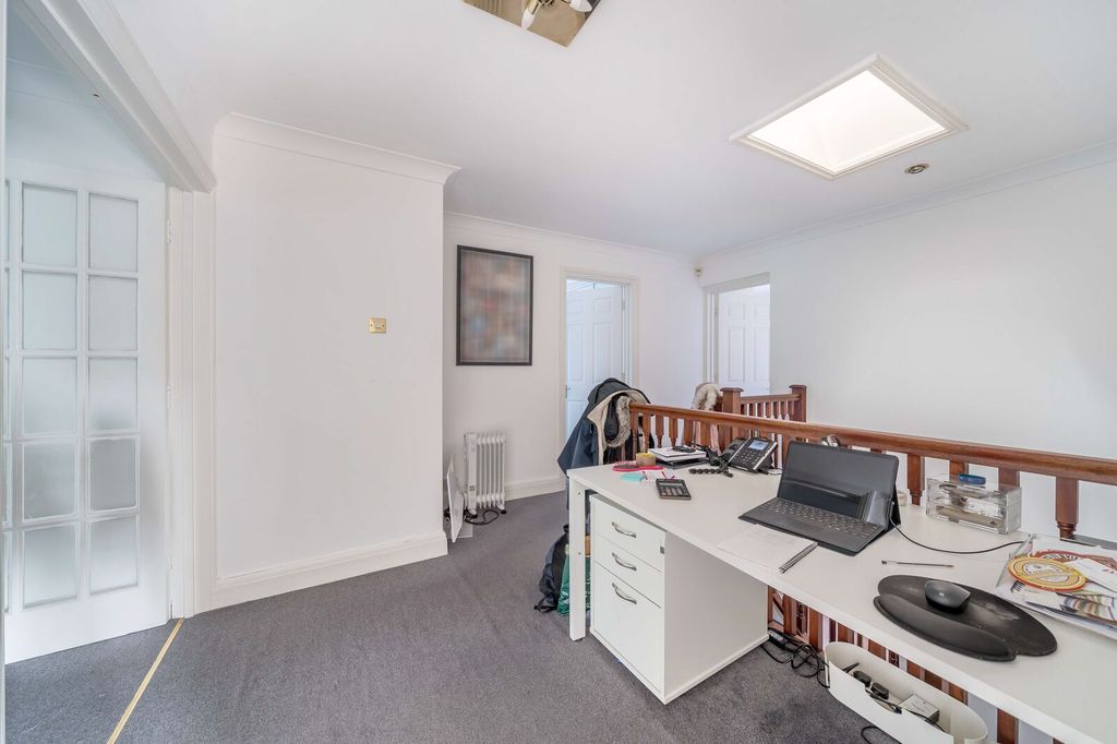 Additional image 14 of 3 bed flat for saleHeathbourne Road, Bushey WD23