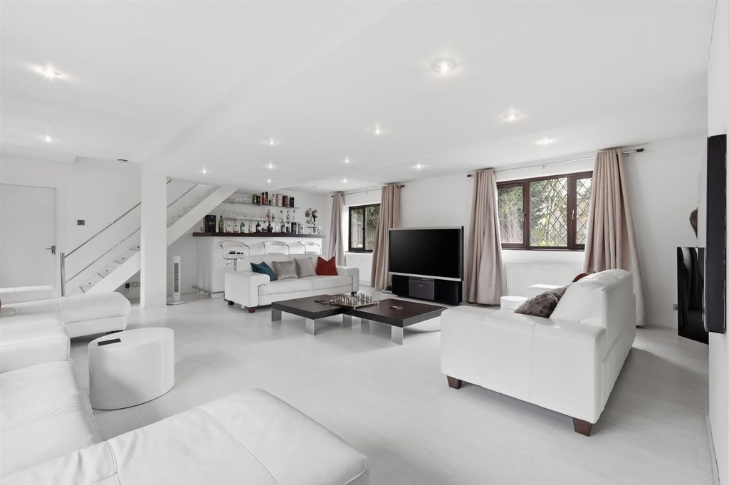 Additional image 10 of 6 bed detached house for saleBromley Lane, Chislehurst BR7