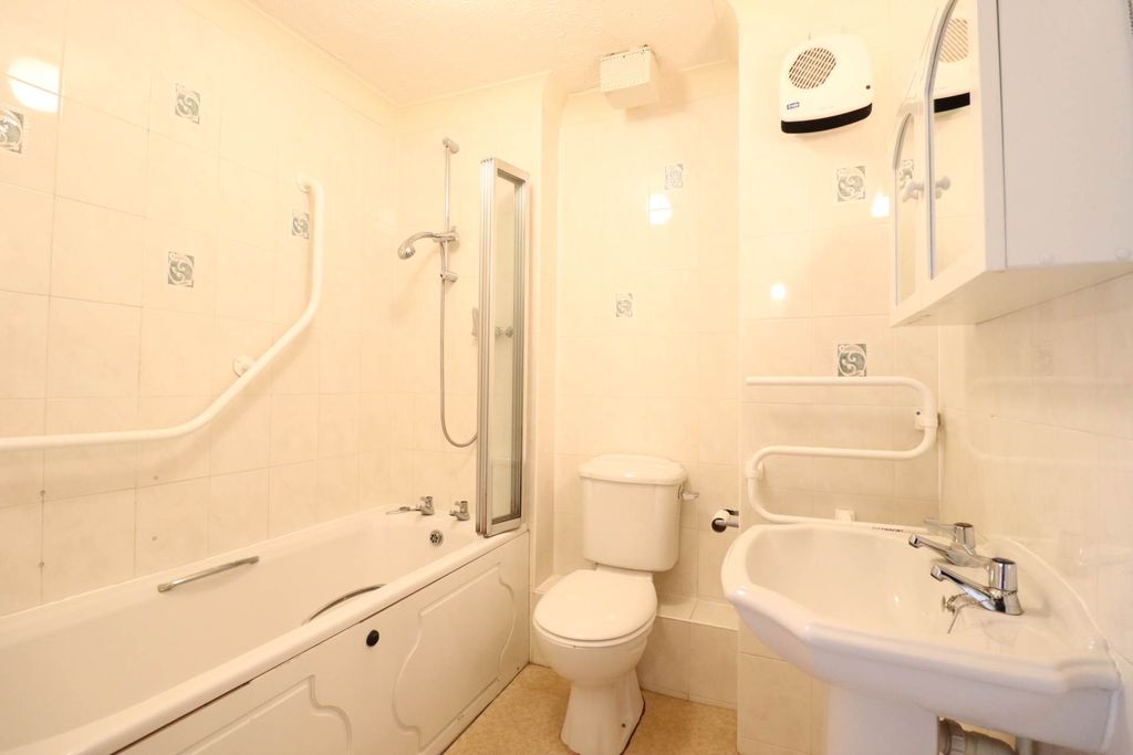 Additional image 5 of 1 bed flat for saleChurchill Court, Marlborough SN8