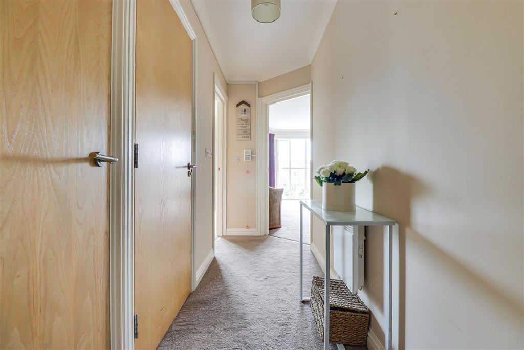 Additional image 4 of 1 bed property for saleLong Road, Canvey Island SS8